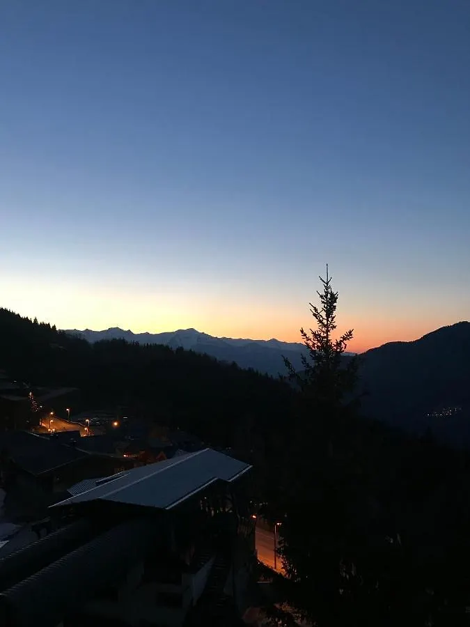 Chalet 360° Courchevel - Ski In, Ski Out Villa