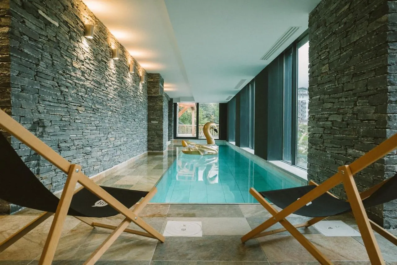 Chalet 360° Courchevel - Ski In, Ski Out Villa